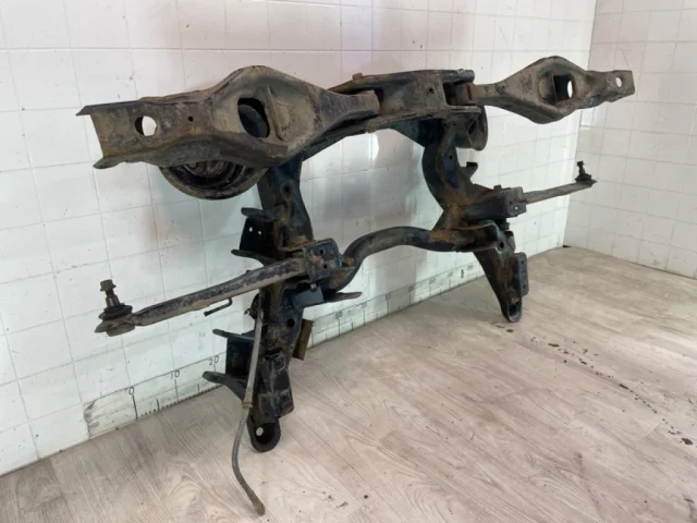 Задний подрамник для Mitsubishi Pajero V70 5dr 1999-2006 на фотографиях