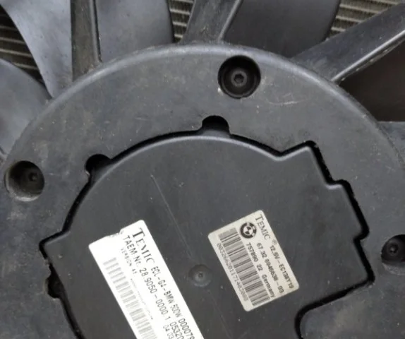 Радиатор охлаждения ДВС для BMW X3 Е83 2003-2010 на фотографиях