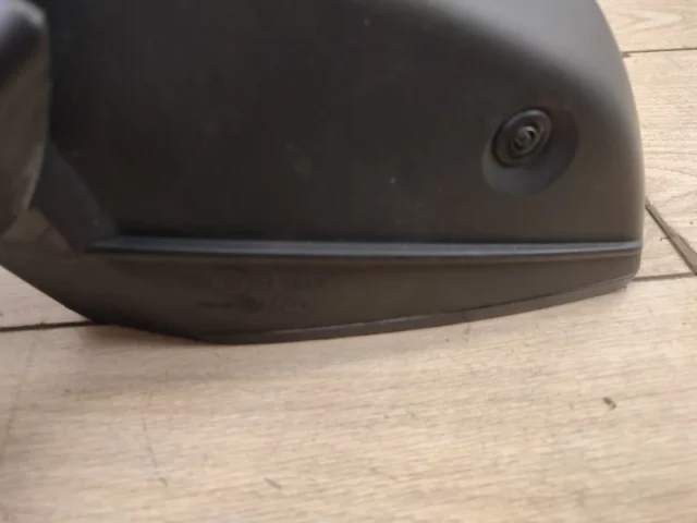 Стекла и зеркала для Audi Q7 4M 2015+ на фотографиях