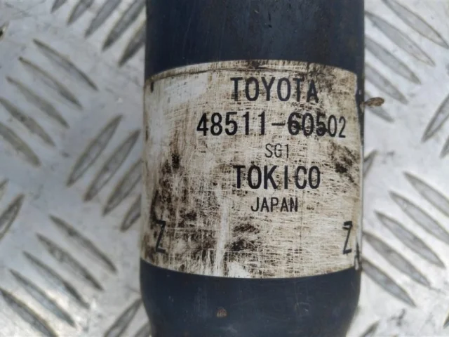 Амортизатор задний правый для Toyota Land Cruiser 100 1998-2007 на фотографиях