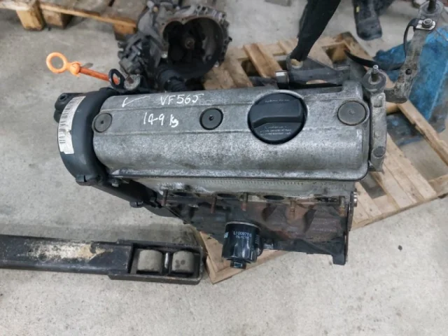 Двигатель без навесного для Volkswagen Polo III (6N1) 1994-1999 на фотографиях