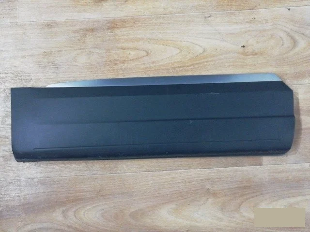 Молдинг двери задний правый для Volkswagen Tiguan I NF 2006-2017 на фотографиях