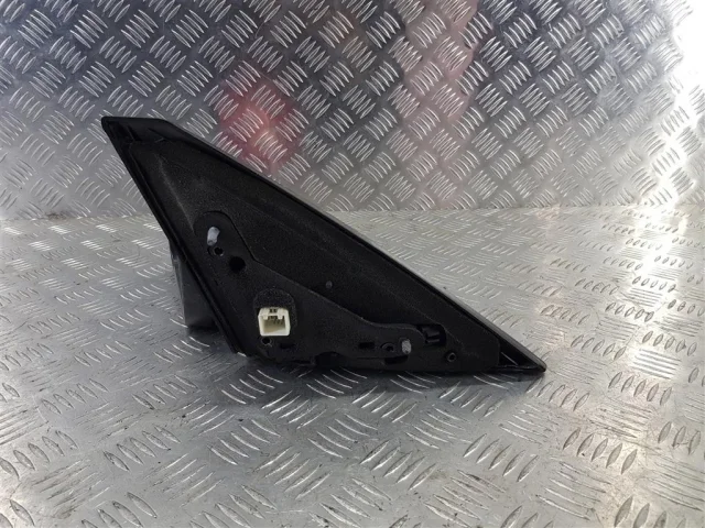 Стекла и зеркала для Mazda 3 BK Хэтчбек 2003-2009 на фотографиях