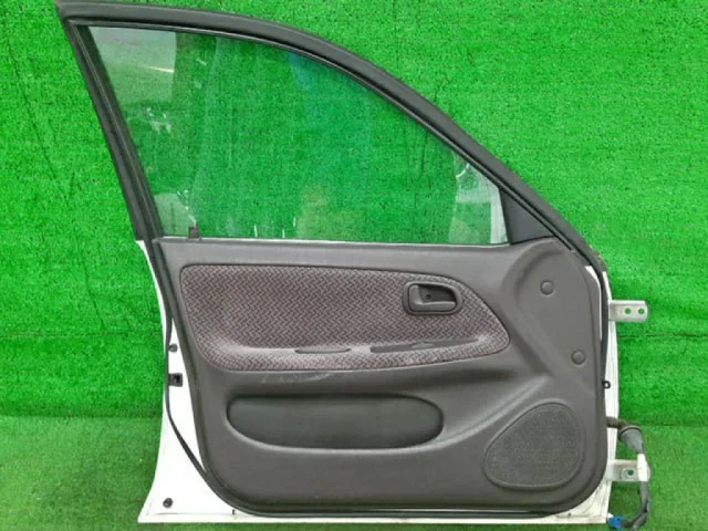 Двери для Toyota Corolla E110 Седан (JDM) 1995-2000 на фотографиях