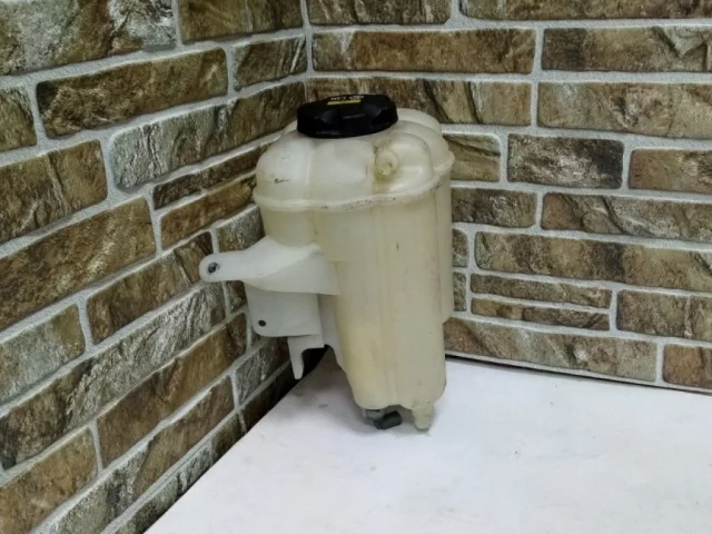 Расширительный бачок радиатора для BMW X5 Е70 2006-2013 на фотографиях