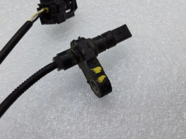 Датчик ABS передний правый для Toyota RAV4 XA30 2005-2012 на фотографиях