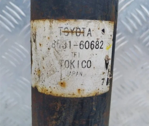 Амортизатор задний правый для Toyota Land Cruiser 100 1998-2007 на фотографиях