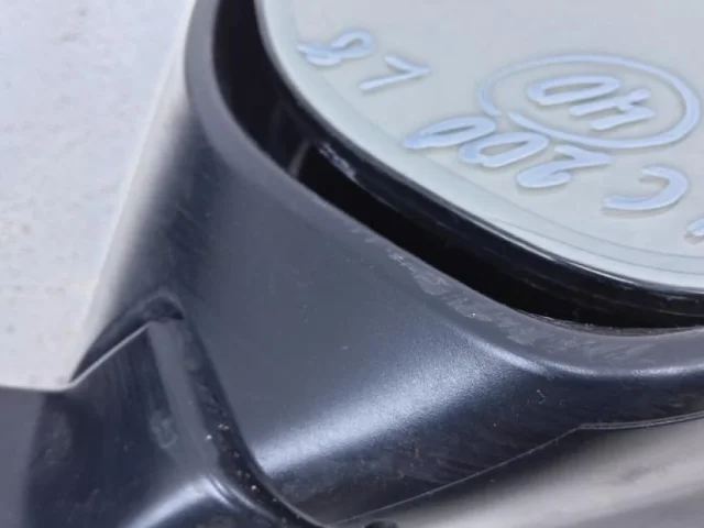 Зеркало боковое правое для Toyota Land Cruiser 200 2007-2015 на фотографиях