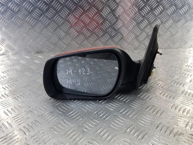 Стекла и зеркала для Mazda 3 BK Хэтчбек 2003-2009 на фотографиях