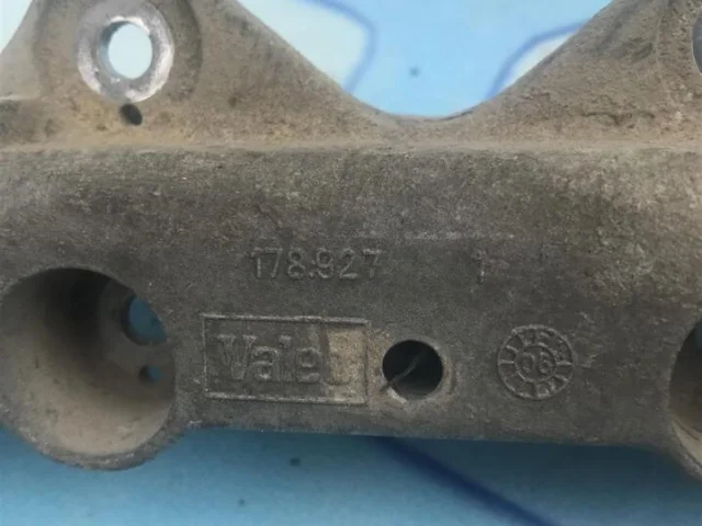 Трапеция стеклоочистителей для Audi Q7 4L 2005-2015 на фотографиях