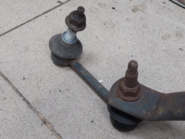 Стабилизатор поперечной устойчивости задний для Jeep Grand Cherokee 4 WK2 rest 2013-2018 на фотографиях