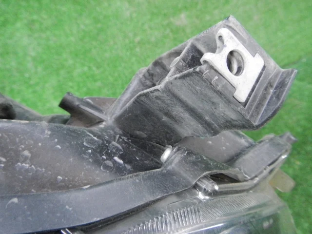 Фара левая для Toyota Land Cruiser 200 2007-2015 на фотографиях