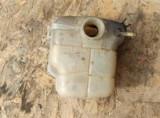 Расширительный бачок радиатора для Opel Astra J Хэтчбек 2009-2017 на фотографиях