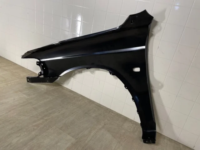 Крыло правое для Mitsubishi Pajero Sport K90 1997-2009 на фотографиях