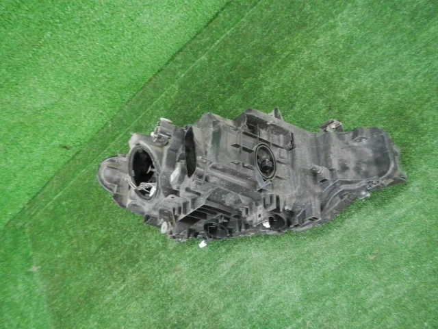 Фара левая для BMW 3er F30 2011-2019 на фотографиях