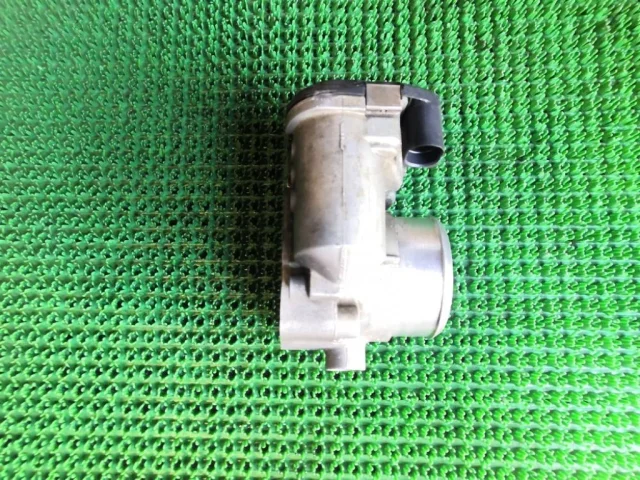 Дроссельная заслонка для Audi A4 B6 2000-2004 на фотографиях