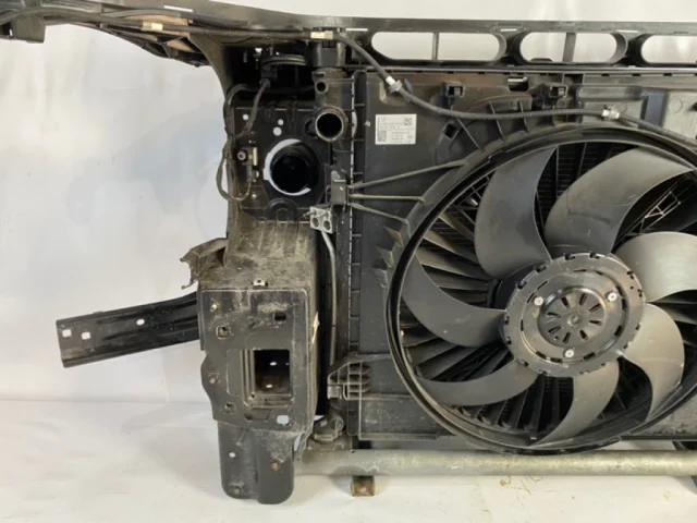 Панель радиатора (телевизор) для Mercedes-Benz GL class X166 2012-2016 на фотографиях