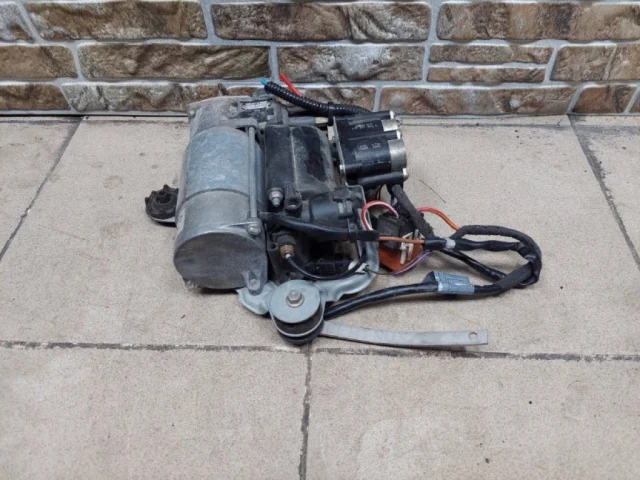 Компрессор пневмоподвески задний для BMW X5 Е70 2006-2013 на фотографиях