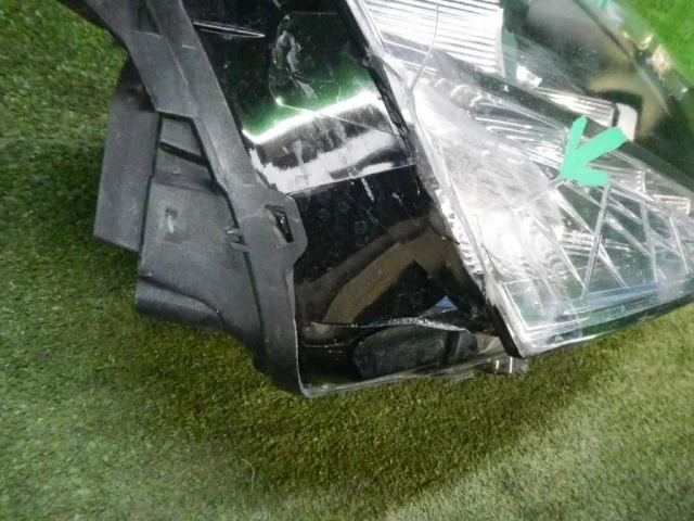 Фара ксенон левая для Skoda Rapid II 2020+ на фотографиях