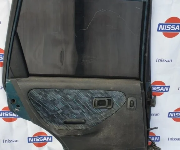 Двери для Nissan Tiida SC11 Седан 2007-2014 на фотографиях