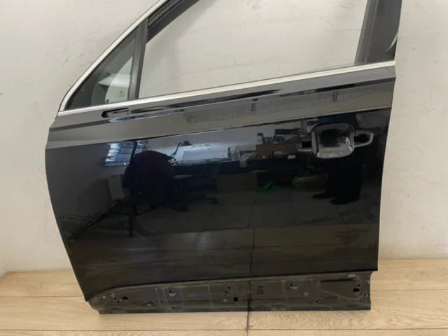 Накладка на дверь передняя левая для Audi Q7 4M 2015+ на фотографиях