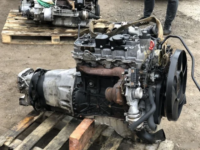 Двигатель без навесного для Mercedes-Benz Sprinter II (W906) Грузовая платформа 2006-2018 на фотографиях