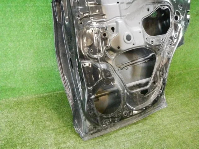 Дверь задняя правая для Toyota Land Cruiser 200 2007-2015 на фотографиях