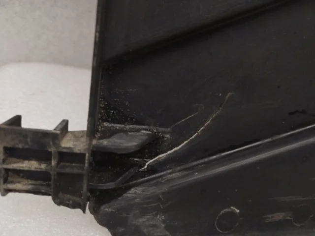 Диффузор вентилятора для Chevrolet Cruze 1 J300 2009-2015 на фотографиях