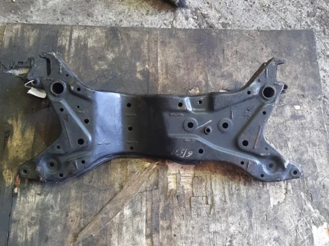 Подрамник двигателя для Mitsubishi Outlander II CW0W 2005-2012 на фотографиях
