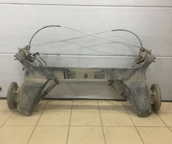 Задняя балка для Renault Megane Седан LM 2003-2009 на фотографиях