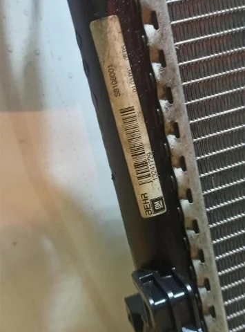 Радиатор охлаждения ДВС для Opel Insignia Универсал A 2008-2017 на фотографиях