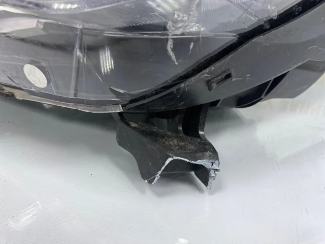 Фара ксенон левая для Hyundai Solaris 2 (2017-2022) на фотографиях