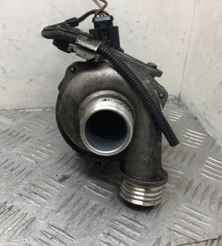 Насос охлаждающей жидкости ДВС(Помпа) для BMW 3er Е92 Купе 2006-2012 на фотографиях