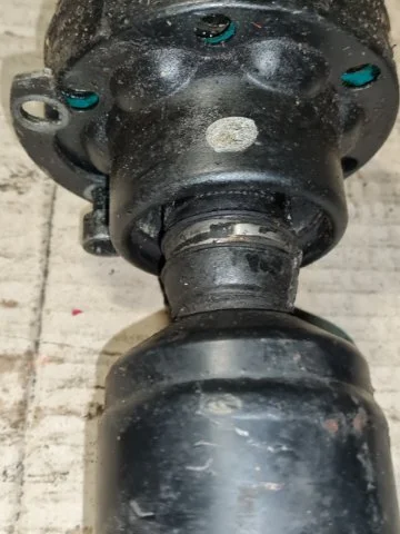 Карданный вал задний для Volkswagen Touareg I (7L) 2002-2010 на фотографиях