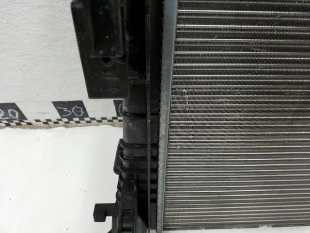 Радиатор охлаждения ДВС для Renault Sandero BS 2007-2014 на фотографиях