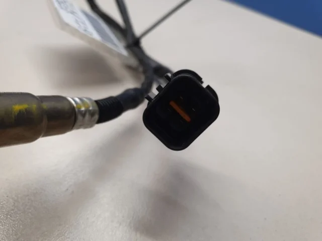 Лямбда-зонд (верхний) для Hyundai Solaris 2 (2017-2022) на фотографиях