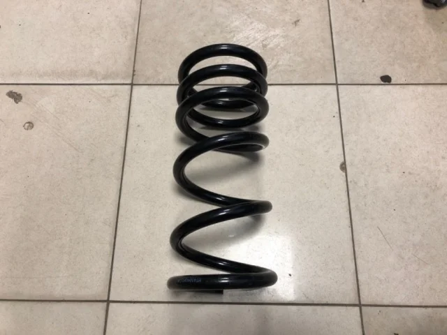 Пружина амортизатора задняя для Mitsubishi Pajero V70 5dr (JDM) 1999-2006 на фотографиях