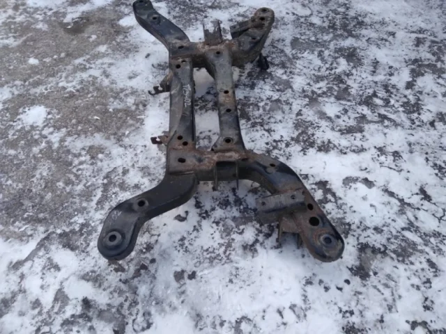 Задний подрамник для Opel Insignia Седан A 2008-2017 на фотографиях