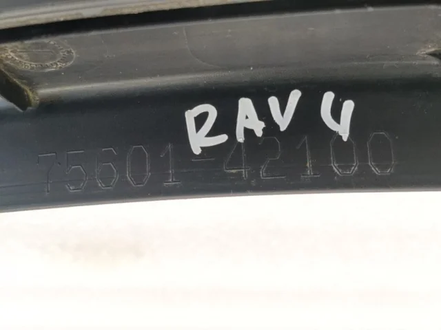 Молдинг крыла передний правый для Toyota RAV4 XA40 rest 2015-2019 на фотографиях