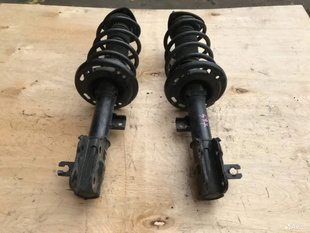 Амортизатор передний правый для Mazda CX 5 KE 2011-2017 на фотографиях