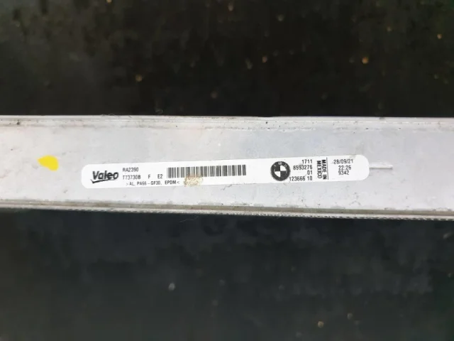 Радиатор охлаждения ДВС для BMW 3er G20 2018+ на фотографиях