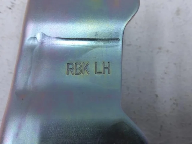 Петля капота левая для Hyundai Solaris 1 рестайлинг 2014-2017 на фотографиях