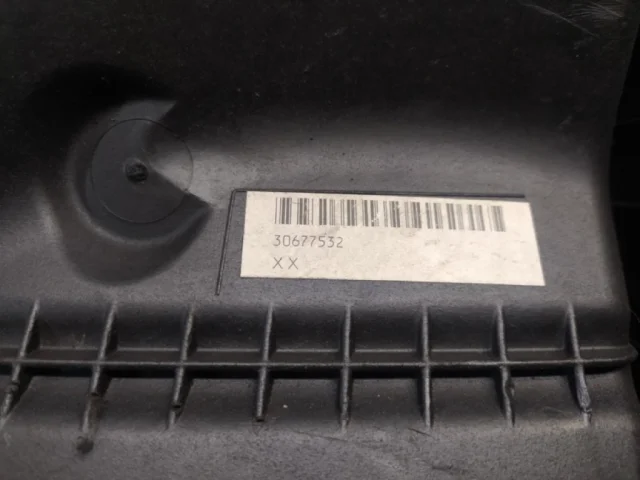 Корпус воздушного фильтра для Volvo C30 MK 2006-2013 на фотографиях