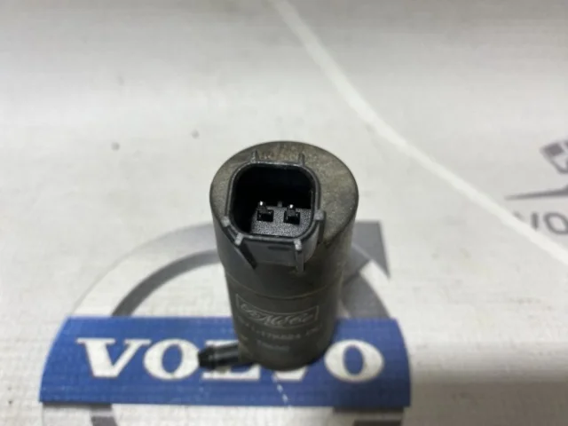 Насос омывателя фар для Volvo C30 MK 2006-2013 на фотографиях