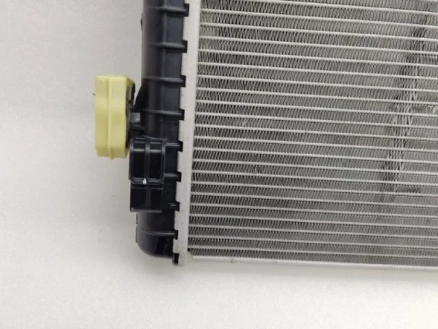 Радиатор охлаждения ДВС для Skoda Rapid II 2020+ на фотографиях