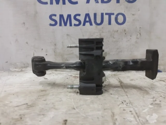 Ограничитель двери передней левой для Volvo XC70 BZ 2007-2016 на фотографиях