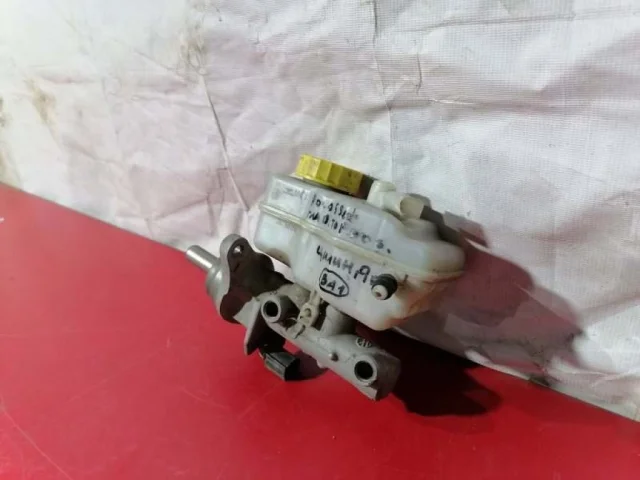 Бачок главного тормозного цилиндра для Skoda Rapid II 2020+ на фотографиях