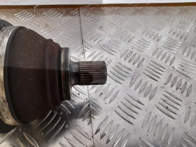 Привод передний левый для Volkswagen Passat (B6, Typ 3C) 2005-2010 на фотографиях