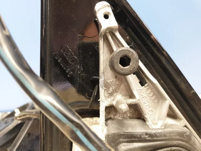 Стекла и зеркала для Audi A8 D4 2009-2017 на фотографиях