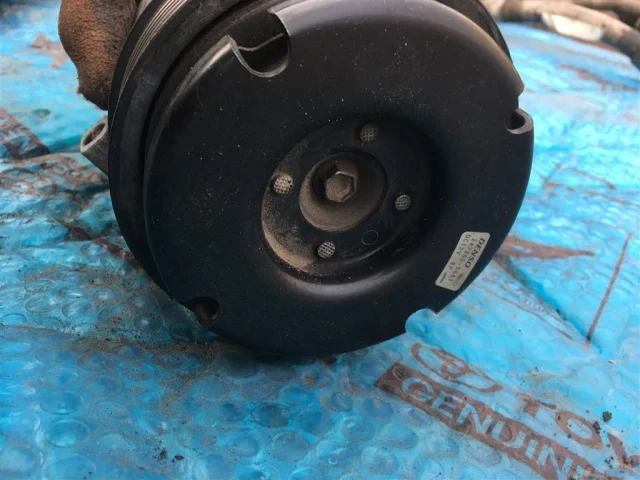 Компрессор кондиционера для Toyota Land Cruiser J200 Rest2 2015-2021 на фотографиях